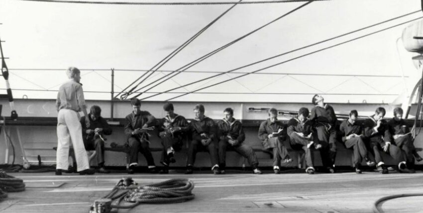 MFO header post 840x428 px - 111 Splicing and knots, seamanship training starboard II - 38th AAR Gorch Fock Jul/Aug 1971. photo: A. Stephenson