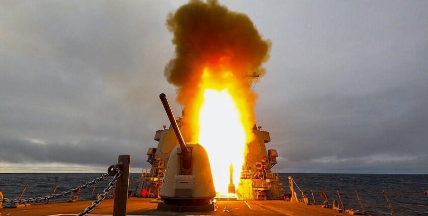 Launch of a Standard Missile 2 from the USS Oscar Austin, photo: US Navy