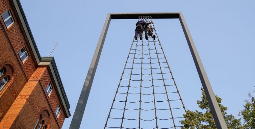 "Landtagspflege" by the crew of the Gorch Fock, photo: Marcel Kröncke