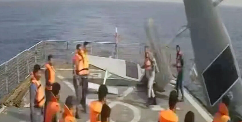 Segeldrohnen der US Navy an Bord der iranischen Fregatte "Jamaran". Schreenshot: Iran-TV