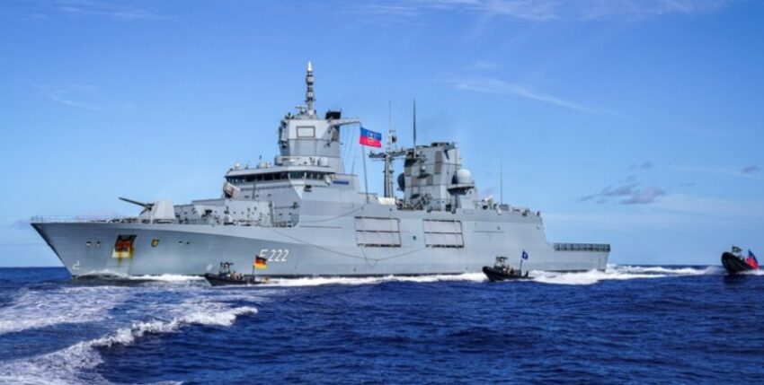 Soldiers sail with the buster boats of the frigate F 222 Baden-Württemberg for a Photex in position during the manoeuvre RIMPAC in the sea area off Hawaii/USA as part of the IPD, Copyright: Bundeswehr/Nico Theska