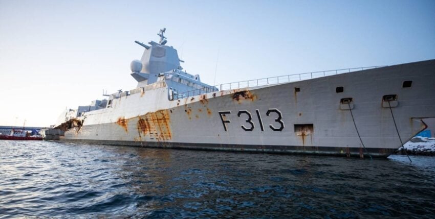 Helge Ingstad on his way to the shipyard on 8 January 2021. Photo: forsvaret.no