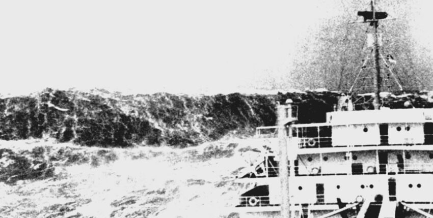 Monster wave Vizcaya around 1940 at a water depth of approx. 200 metres. Source: NOAA - Wikimedia Commons