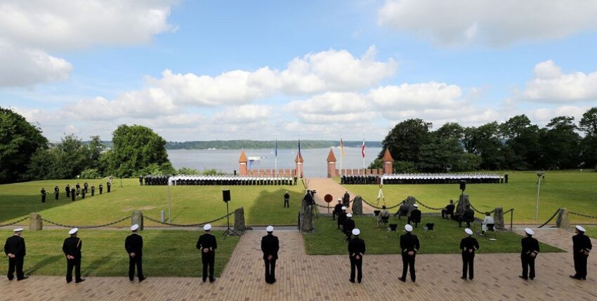 Vereidigung des Offiziernachwuchses an der Marineschule Mürwik