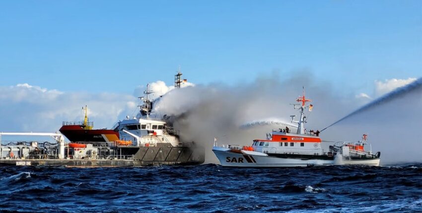 Fire-fighting work on the stricken "Annika". Photo: DGzRS