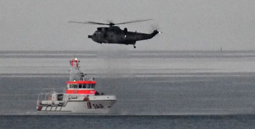 Winch manoeuvre of the BERLIN with SAR helicopter. Photo: DGzRS