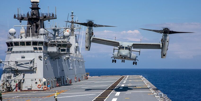 An Osprey lands on the Australian dock landing ship Canberra, photo: Australian Navy/US Navy