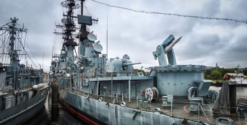Minehunter Weilheim and destroyer Moelders as exhibits in the German Naval Museum Wilhelmshaven. Photo: DMM