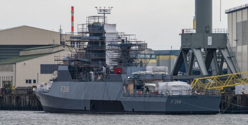 Korvette "Köln" des II. Los K 130 in Hamburg vor der Erprobung, Fotos. D. Angres