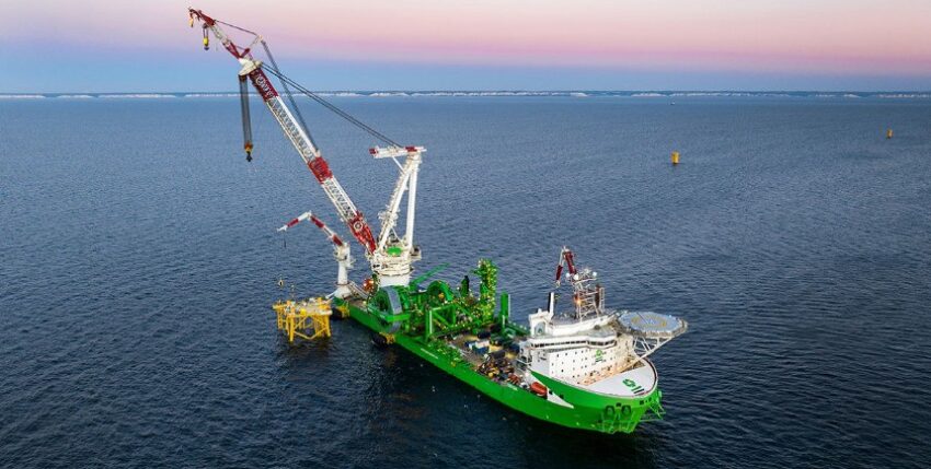 The Orion precisely positions the transformer platform, photo: Liebherr
