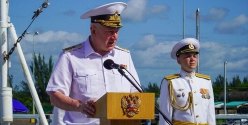Admiral Nikolai Evmenov bei seiner Ansprache an Bord der "Admiral Gorshkov", Foto: Abteilung für Information und Massenkommunikation des Verteidigungsministeriums der Russischen Föderation