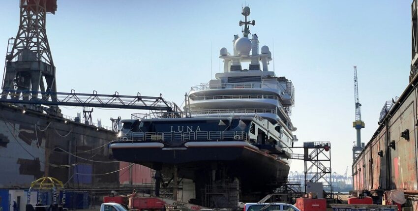 The Luna is a mega yacht around 115 metres long. Its first owner was the Russian billionaire Roman Abramovich.