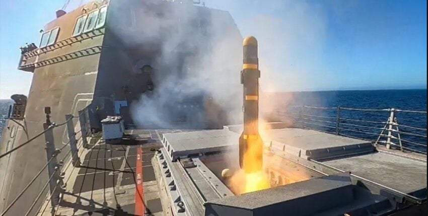 AGM-114L Longbow Hellfire beim Start von der USS Montgomery (LCS 8). Foto: US Navy