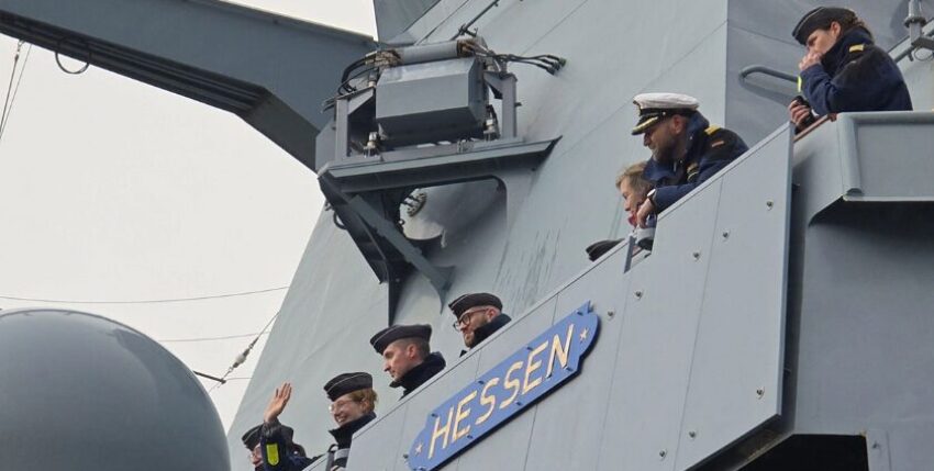 Freude über die Rückkehr. Die HESSEN ist wohlbehalten in Wilhelmshaven