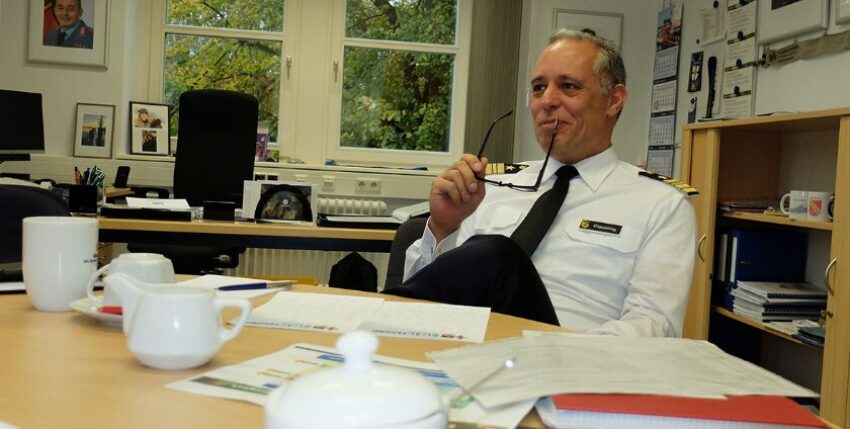 Frigate captain Chris Clausing is not discouraged by the difficult situation, photo: hsc