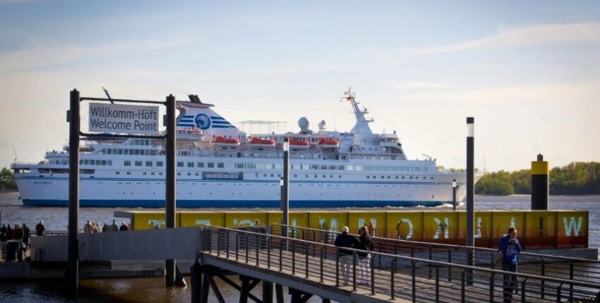 The loudspeaker system plays the ships' national anthem, among other things. Photo: The New Schulau Ferry House