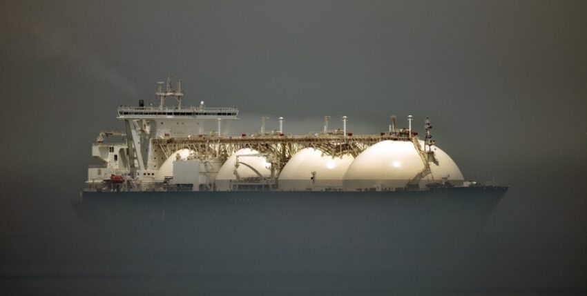 LNG-Schiffstransport. Foto: Shutterstock/Oleksandr Kalinichenko