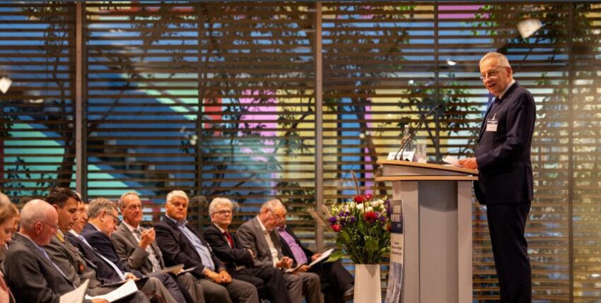 Former Rear Admiral Karsten Schneider opens the Maritime Convention, Photo: Bundeswehr/Tom Twardy