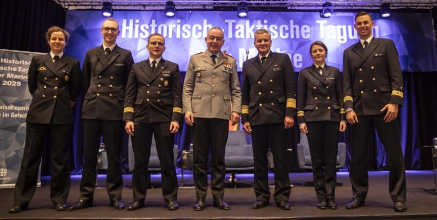 Generalinspekteur und Befehlshaber mit den Vortragenden, Foto: Bundeswehr/Kolodin