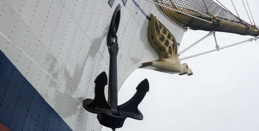 Anchor sail training ship "Gorch Fock". Picture: Bundeswehr/Leon Rodewald