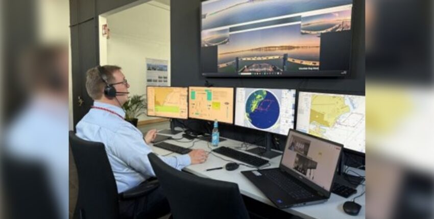 The remote control centre of the " Wavelab ". Source: Anschütz