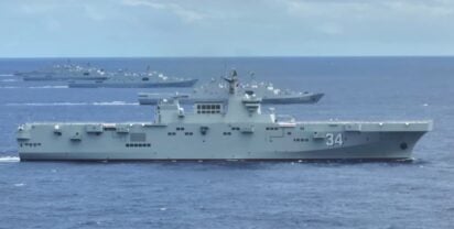 Landing ships in line abeam, photo: Screenshot Weibo