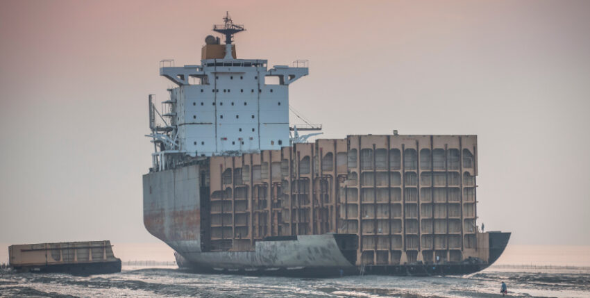 Scrapping plant in Bangladesh, Photo: Adobe Stock/Katiekk2