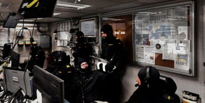 Soldiers in the operations centre, photo: Bw