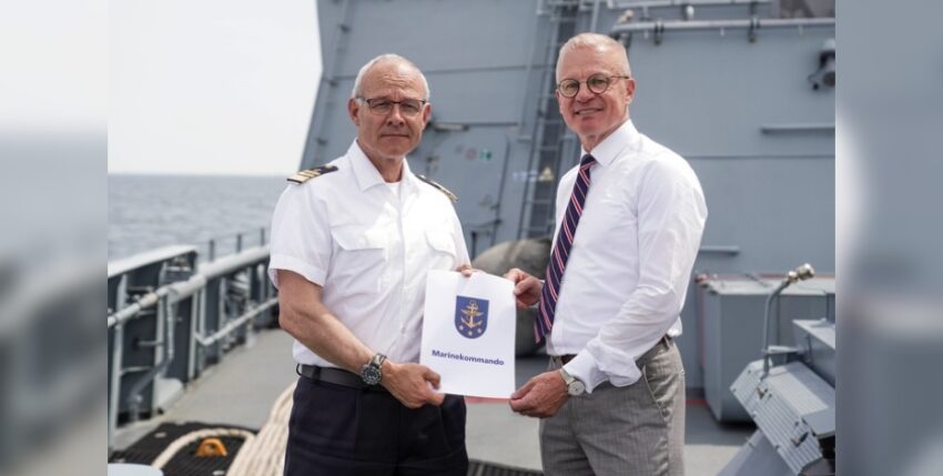 Vice Admiral Jan Christian Kaack and Prof. Dr.-Ing. habil. Stefan Hiermaier