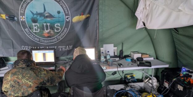 Team analysing data, photo: Bw/Suess