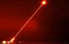 DragonFire in Aktion: Ein heller Lichtstrahl bekämpft eine Drohne. Foto: MoD UK
