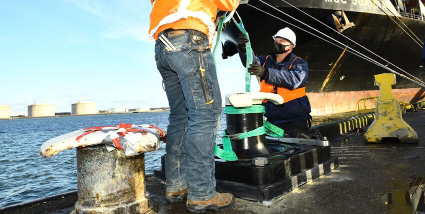 Installation of the intelligent bollard