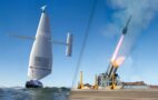 Foto: Saildrone USV auf Patrouillenfahrt/Erprobung des JAGM Quad Waffenmoduls. Saildrone/Lockheed Martin