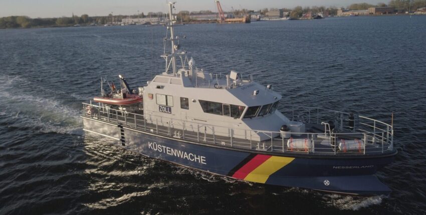 TamsenDas neue Zollboot bei der Probefahrt auf der Warnow Fotio: Tamsen Maritim