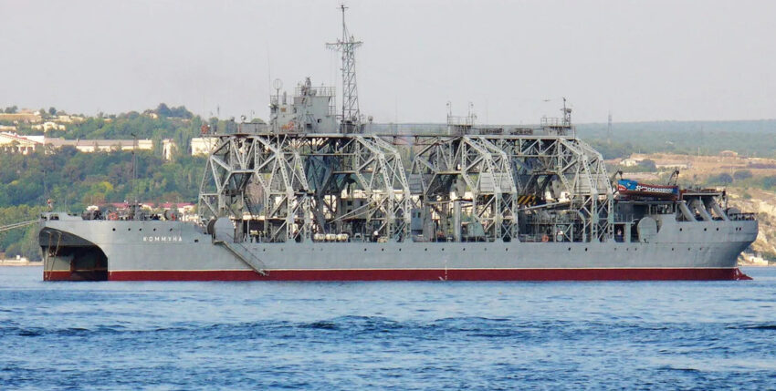 110-year-old Russian Navy rescue ship named "Kommuna" is to carry out the Moskva salvage operation. Photo: thewarzone, vipflash