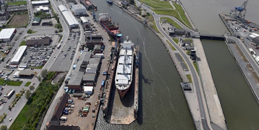 Repair of naval vessels in Bremerhaven, photo: Bredo Dry Docks