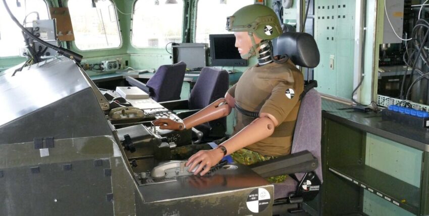Crash test dummy on the bridge of the former "Karlsruhe". Photo: Bundeswehr/S. Diedrichsen Crash test dummy on the bridge of the former "Karlsruhe". Photo: Bundeswehr/S. Diedrichsen