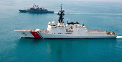 Foto: Coast-Guard-Schiffe der Legend-Klasse wie die Hamilton (v.) fahren häufig im Zuständigkeitsbereich der 6. US-Flotte, um die Navy zu unterstützen. USCG