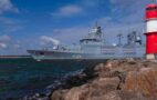 Foto: Fregatte „Nordrhein-Westfalen“ am Leuchtturm. Daniel Angres