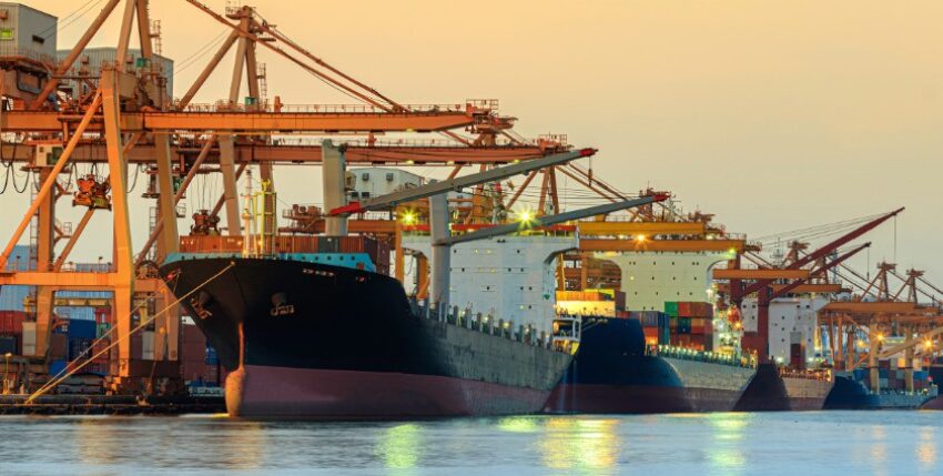 Auch wegen der Minengefahr, nicht mehr fahrender Lotsen und nicht mehr funktionierendem Lieferablauf lagen die Schiffe fest.