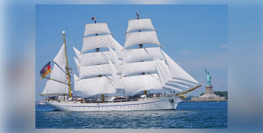 Die „Gorch Fock“ vor der Freiheitsstatue Foto: Deutsche Marine