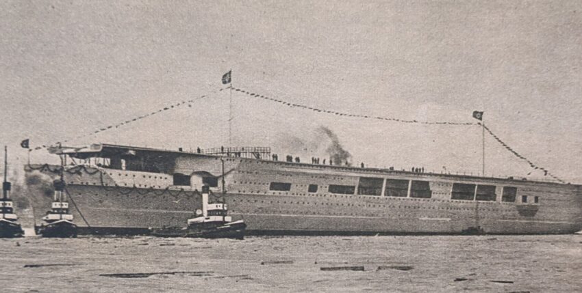 Photo: Launching of the Graf Zeppelin 1938 in Kiel, magazine „Die Wehrmacht“, 2nd vol. no. 24, 2nd December issue 1938