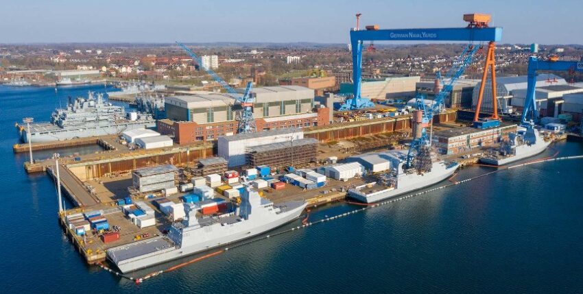 Markant ist der große Portalkran von German Naval Yards, Foto: Adobe Stock