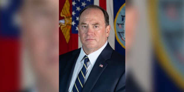 Vor seiner Ernennung zum Marineminister 2025 leitete John Phelan eine Investmentfirma. Anlässlich Phelans Amtseinführung betonte Präsident Trump Zuversicht dass Phelan dank seiner Erfahrung in der Privatwirtschaft mehr Effizienz und Dynamik in die Verwaltung des Marineministeriums und vor allem mit Blick auf Belebung der maroden Schiffsbauindustrie einbringen würde. Quelle: US Navy