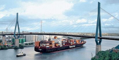 Photo: Köhlbrand Bridge - a bridge of national importance. Hapag Lloyd