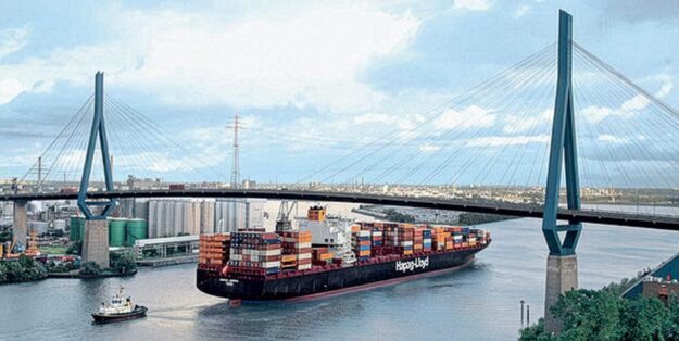 Photo: Köhlbrand Bridge - a bridge of national importance. Hapag Lloyd