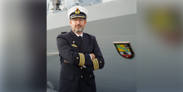 Foto: Neuer Kommandant der "Sachsen Anhalt": Fregattenkapitän Benedikt Eichhorn. bw/Krogmann