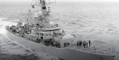 Abgedeckter Ikara-Starter auf dem Vorschiff der Aurora (F10). Foto: Royal Navy