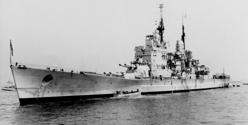 HMS Vanguard vor Anker, Foto: Naval Heritage and History Command, U.S. Navy