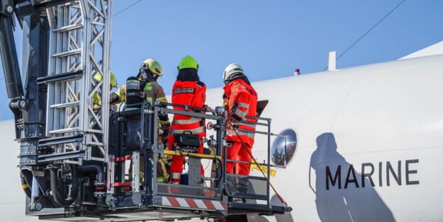 Photo: Flight safety exercise at Nordholz Naval Air Base, Bw/Krone